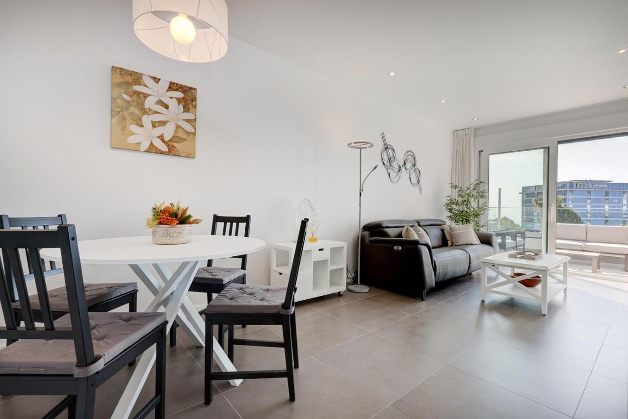 Brand New With Pool And Sea View In Apartment