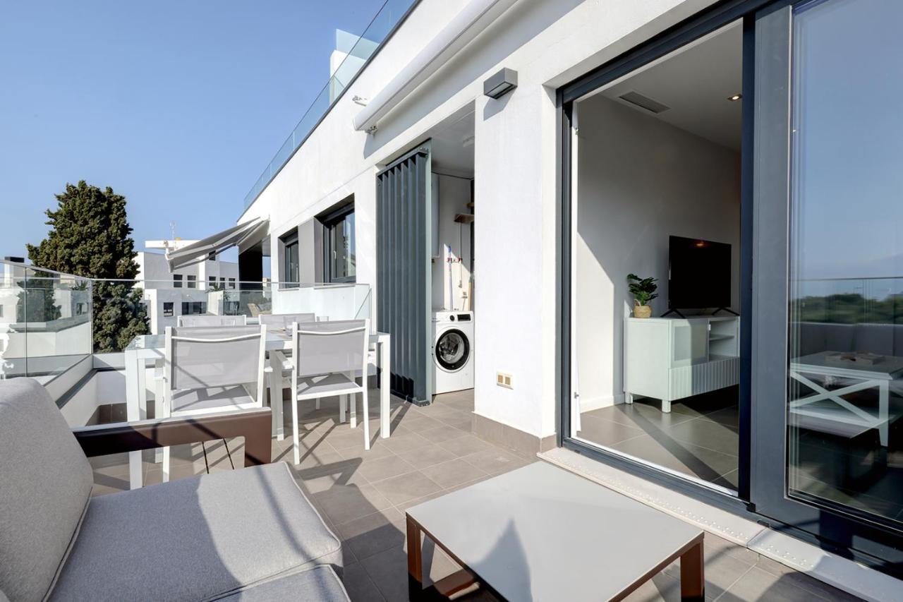 Apartment Brand New With Pool And Sea View In